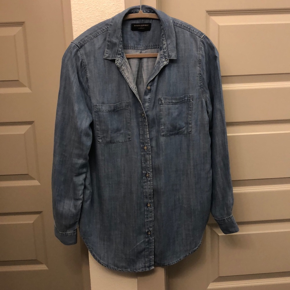 Banana Republic Boyfriend Fit Chambray Button Down